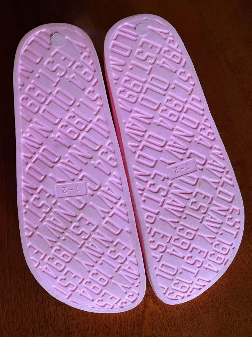 Old Navy pink slide sandals 1/2